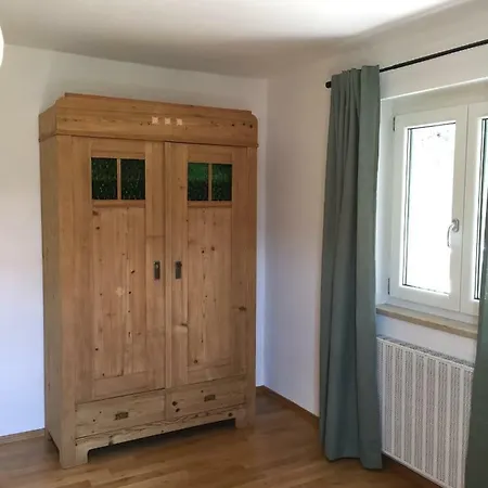 Schweizer Haeusl Apartman *